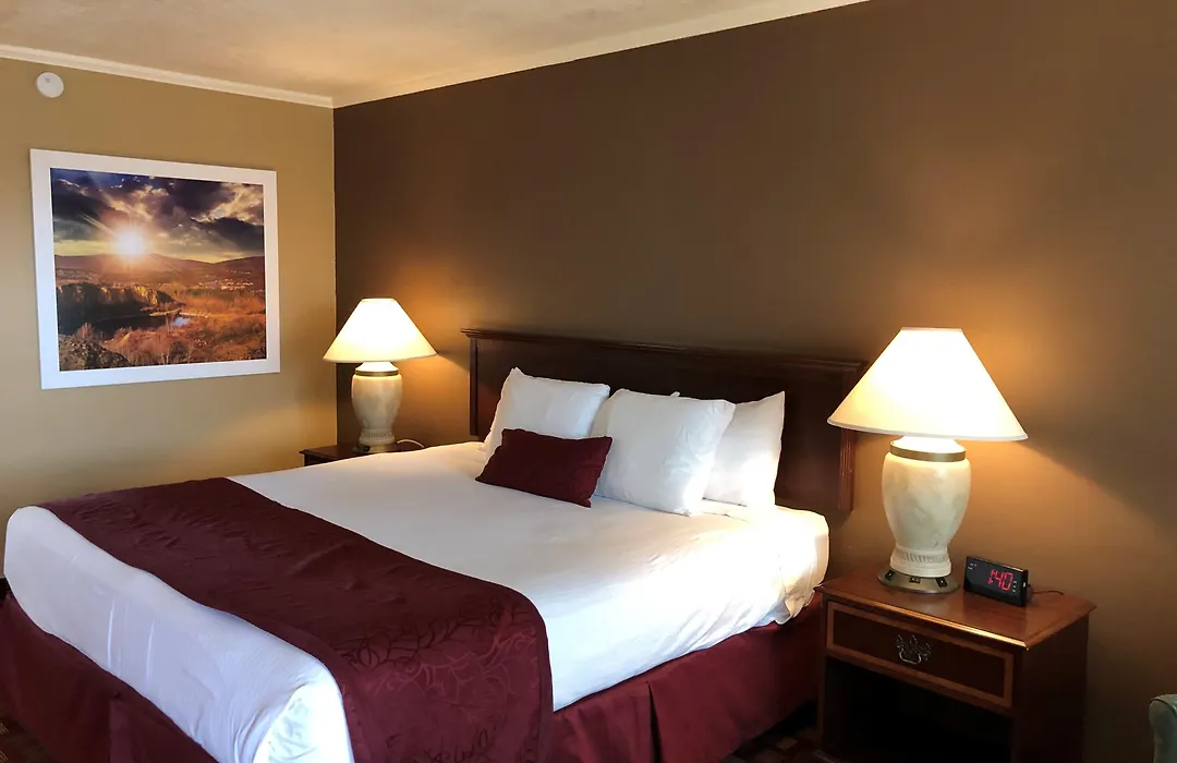 Days Inn & Suites By Wyndham Logan-1