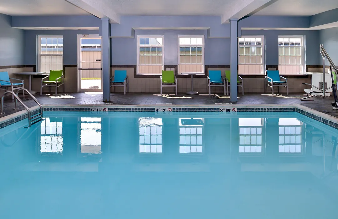 Holiday Inn Express Hotel & Suites North Kansas City By Ihg-1