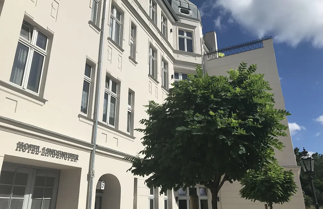 Hotel Lindenufer-1