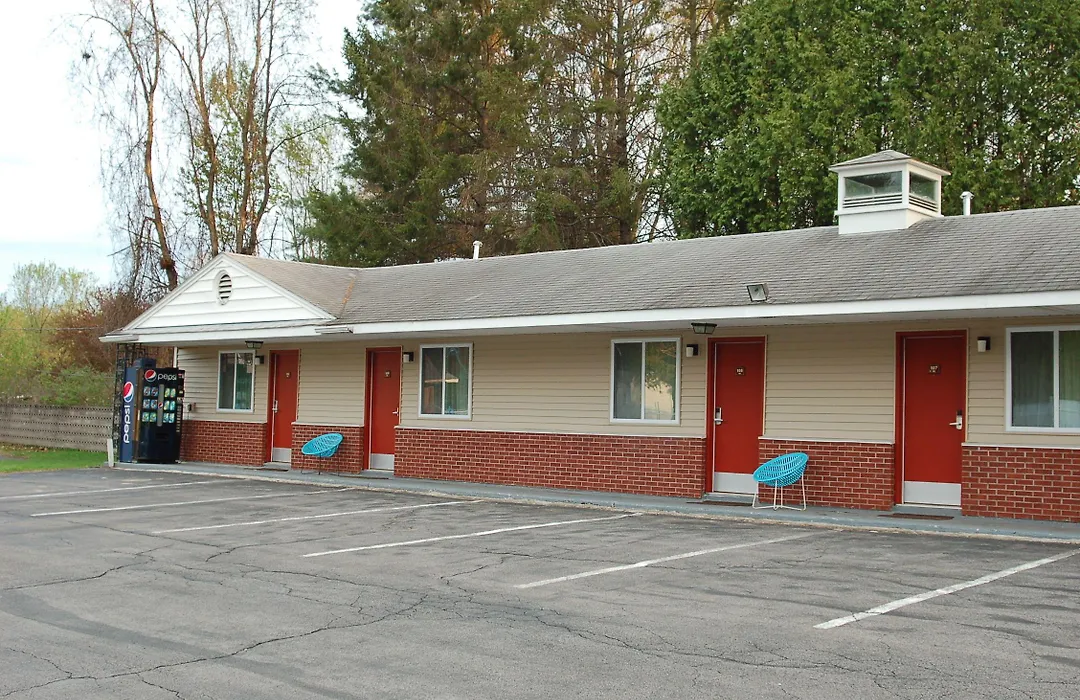 Blue Sky Inn Glens Falls-Saratoga-Lake George-1