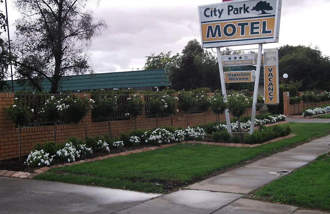City Park Motel And Apartments-1