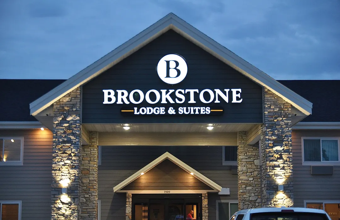Brookstone Lodge & Suites-1