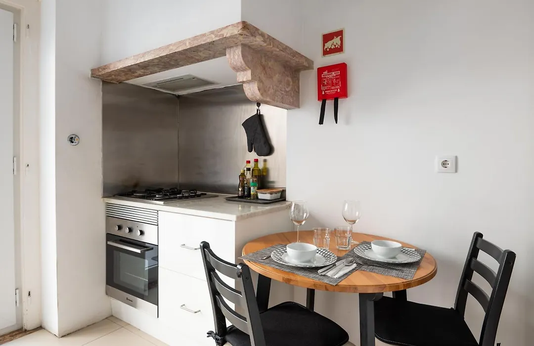 Dumont Lisbon Guesthouse-1