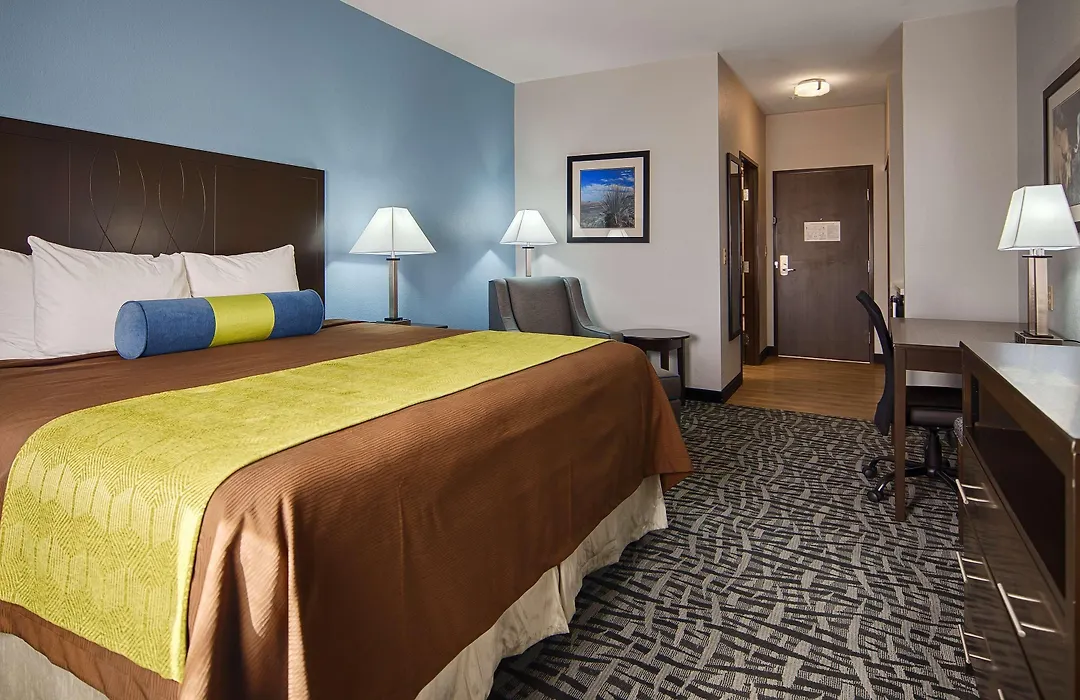 Best Western Plus Lonestar Inn & Suites-1