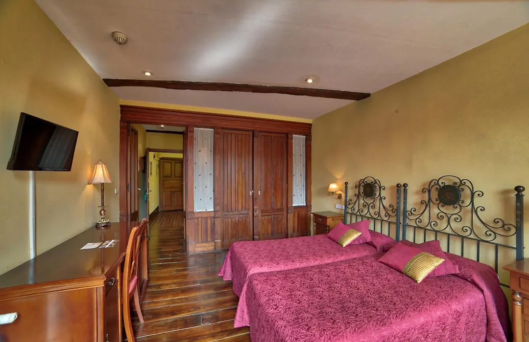 Hostal Santo Grial-1