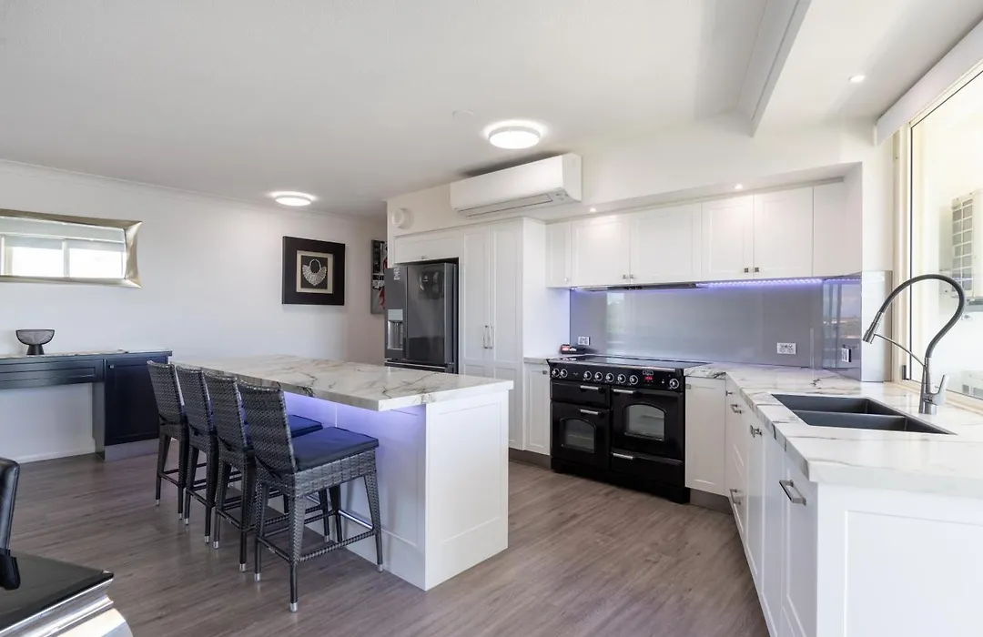 Mariners North Holiday Apartments-1