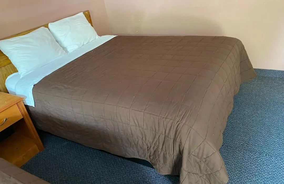 Kings Inn Orillia-1