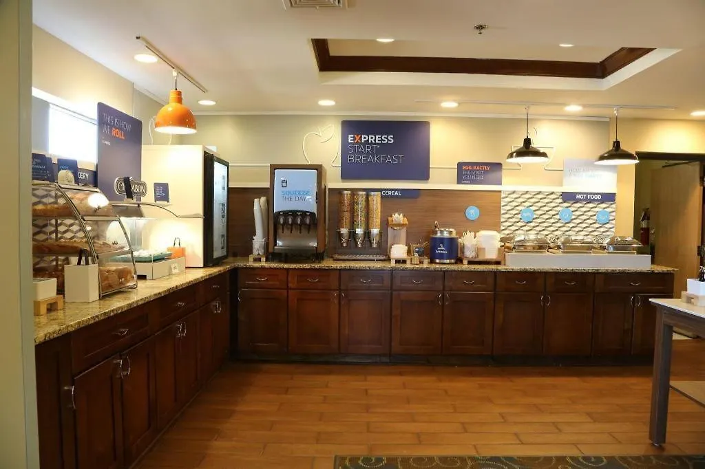 Holiday Inn Express Hotel & Suites Cleveland - Ms By Ihg-1