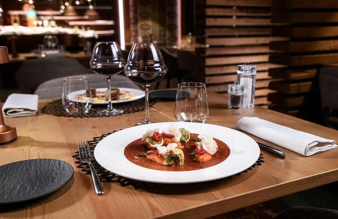 Le Massif Hotel & Lodge Courmayeur - The Leading Hotels Of The World-1