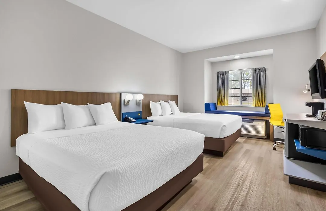 Microtel Inn & Suites By Wyndham Prairie Du Chien-1
