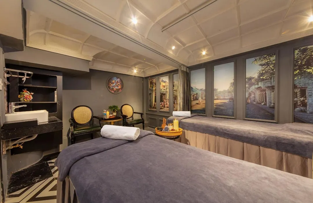 Madelise Palace Hotel & Travel-1