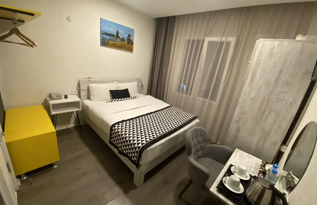 Piano Hotel-1
