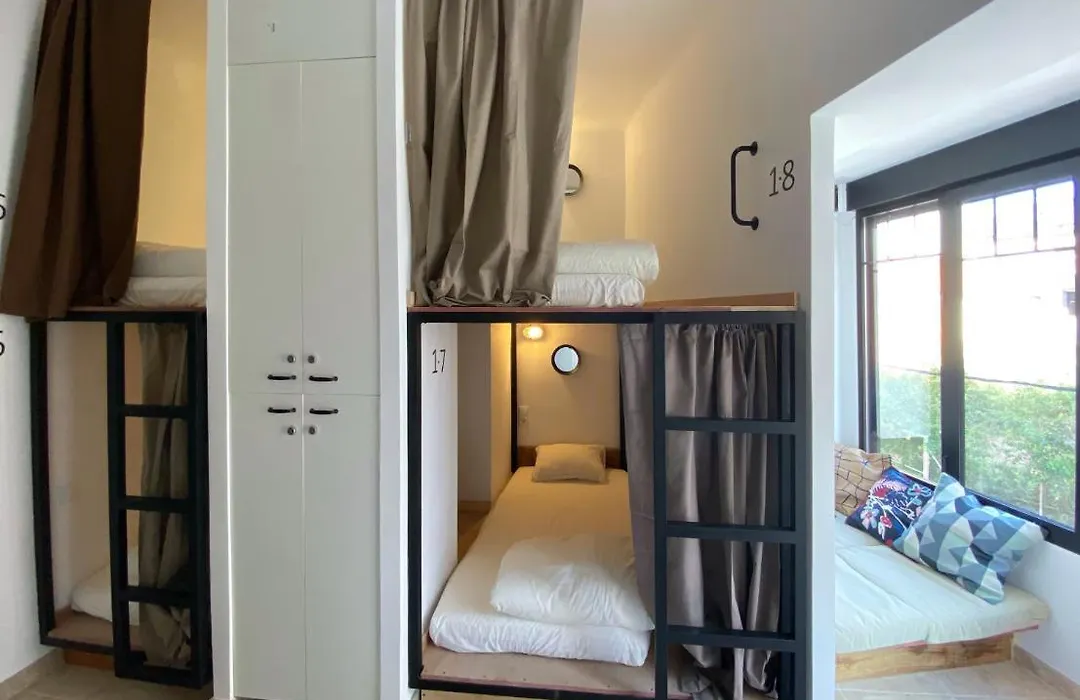Hostel Numero Trece - FREE towels, coffee&tea, remote check-in-1