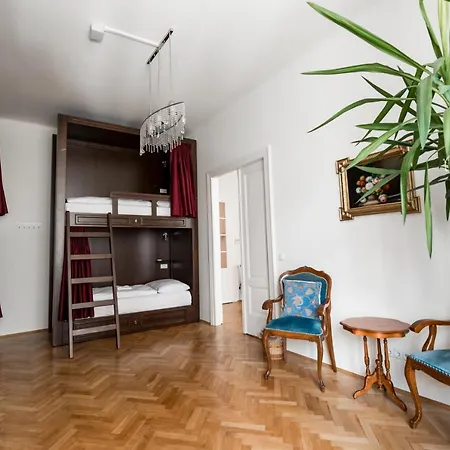 Vienna Boutique - Premium Hostel-2