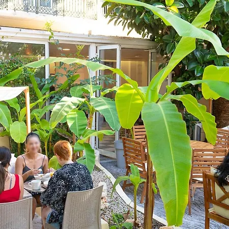 Auberge De Jeunesse Hi Nice Les Camelias-2