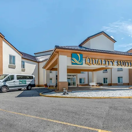 Quality Suites Kansas City International Airport-3
