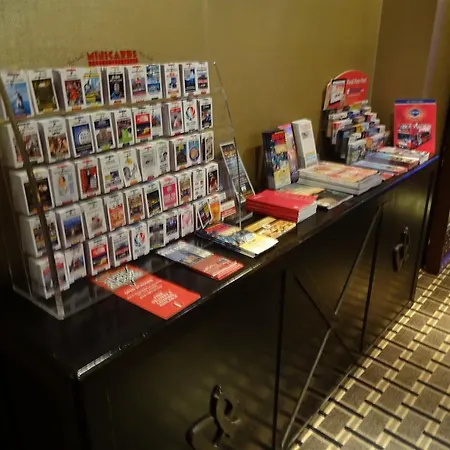 Broadway Hotel & Hostel-3