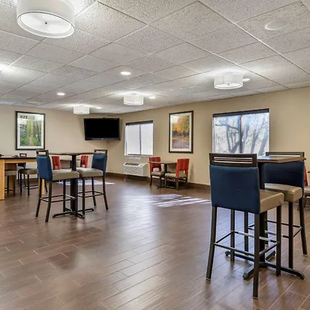 Comfort Inn & Suites Paw Paw-3