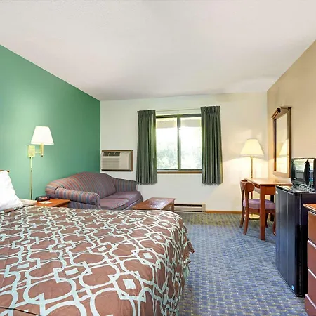 Super 8 By Wyndham Hudson-2