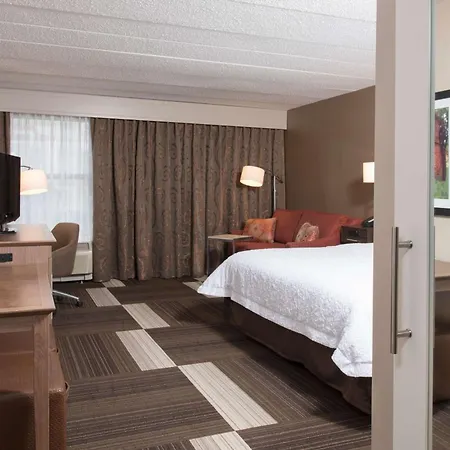 Hampton Inn Columbus/Taylorsville-2