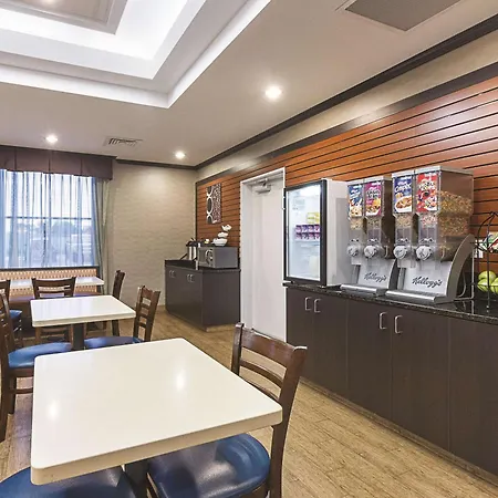 La Quinta Inn & Suites Casino And Bar By Wyndham Glendive-2