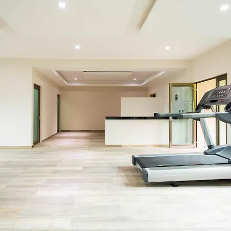 Palmarena Rooms & Residences - Long Stay Comfort With Parking, Sauna, Gym & Pool - Steps From 5Th Avenue-3
