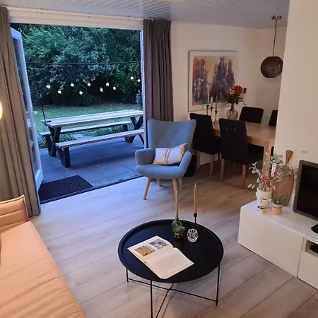 Bij Ons Naast-2