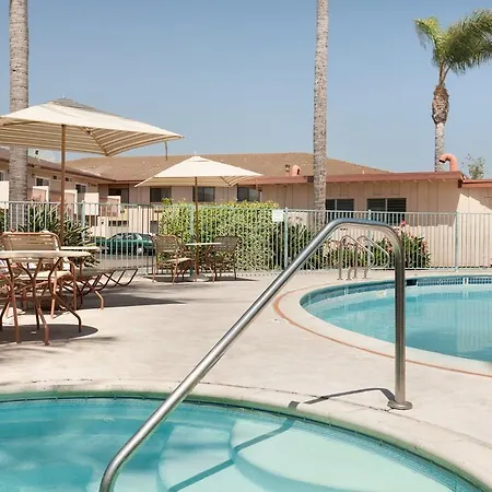 Super 8 By Wyndham Oceanside Marty'S Valley Inn-2