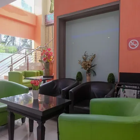 Sans Hotel Lynt Makassar-3