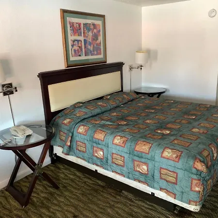 Deluxe Inn Austin-2