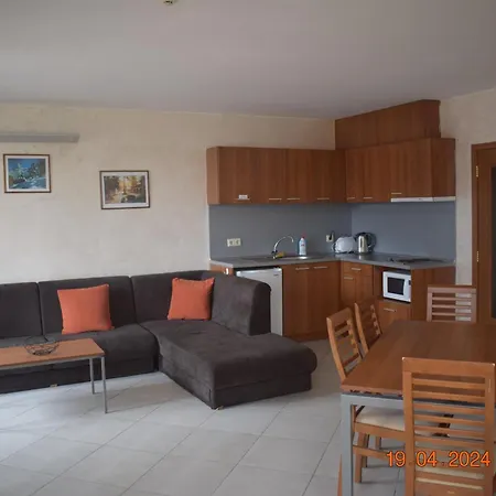 Villa Park Guest Apartments-3