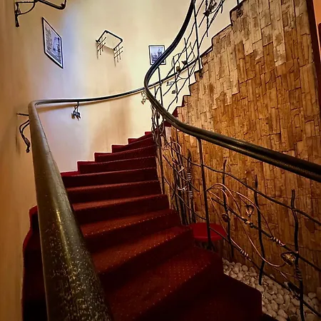 Gallery Hotel Sis-3