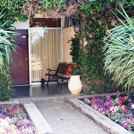 The Seasons Hotel -Studio & Suite-3