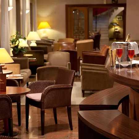 Logis Hotel Le Parc & Spa-3