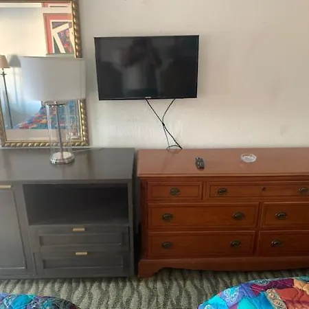Deluxe Inn Austin-3