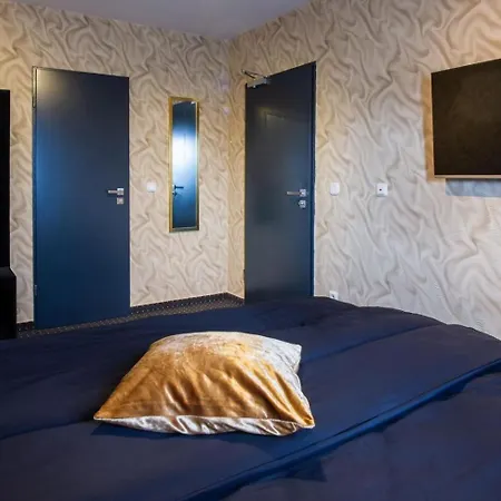 Bed And Breakfast 33-3