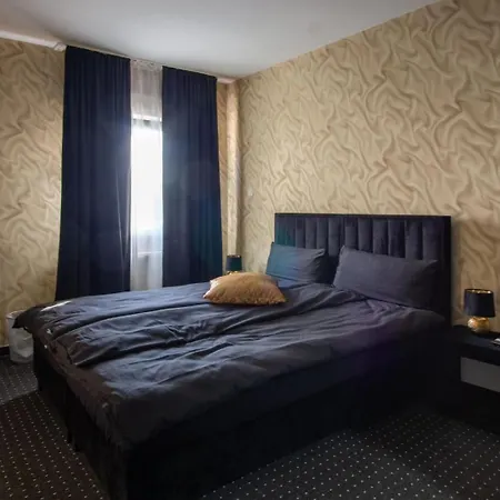 Bed And Breakfast 33-2