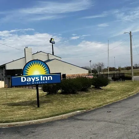 Days Inn & Suites By Wyndham Caseyville-2