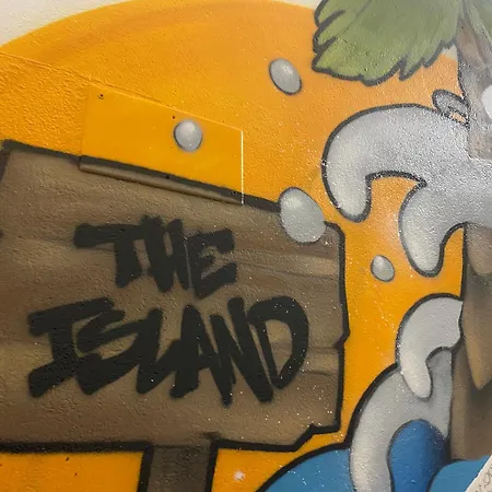 The Island Hostel & Cafe-2