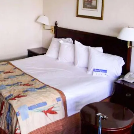 Super Inn & Suites By Oyo Milledgeville-3