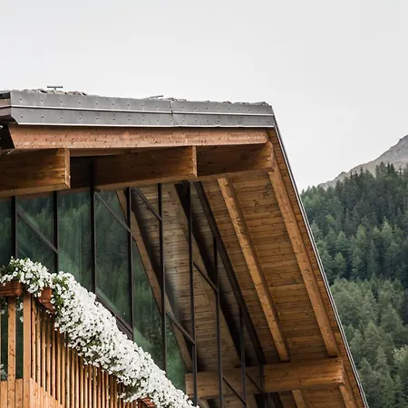 Grand Hotel Courmayeur Mont Blanc, By R Collection Hotels-3