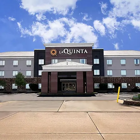 La Quinta Inn & Suits By Wyndham Pontoon Beach Il-3