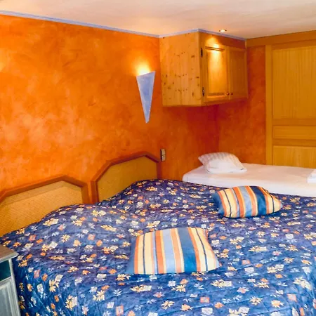 Hotel Restaurant Les Pins logis-2