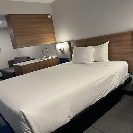 Microtel Inn And Suites Independence-2