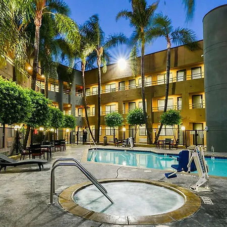 Travelodge By Wyndham Commerce Los Angeles Area-3