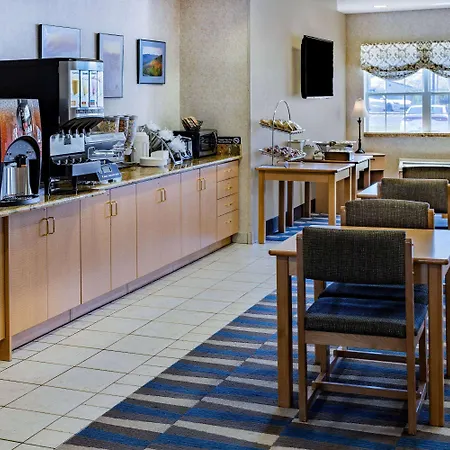 Microtel Inn & Suites By Wyndham Plattsburgh-3