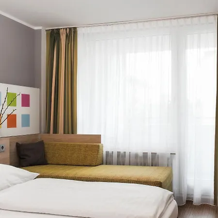 Business & Budget Hotel Tessin-2