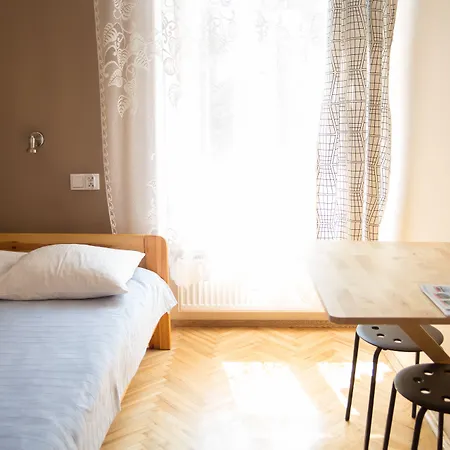 Dizzy Daisy Hostel-2