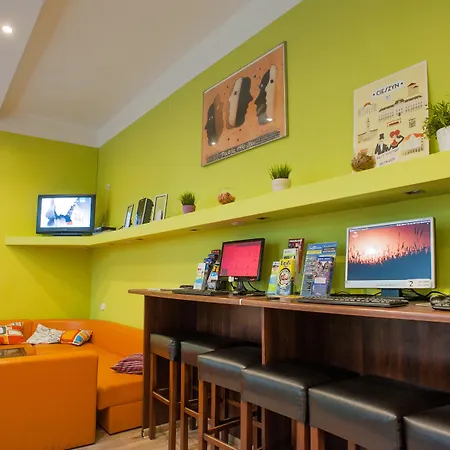 Dizzy Daisy Hostel-3
