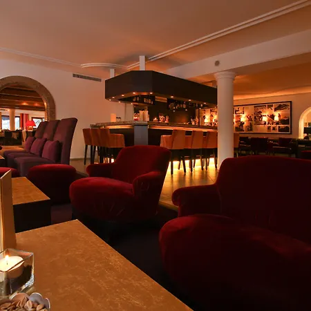 Hinterwies – Ski In / Lodge / Dine-2